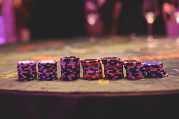 Expanded transaction detail showing game round, stake, and settlement on papibola